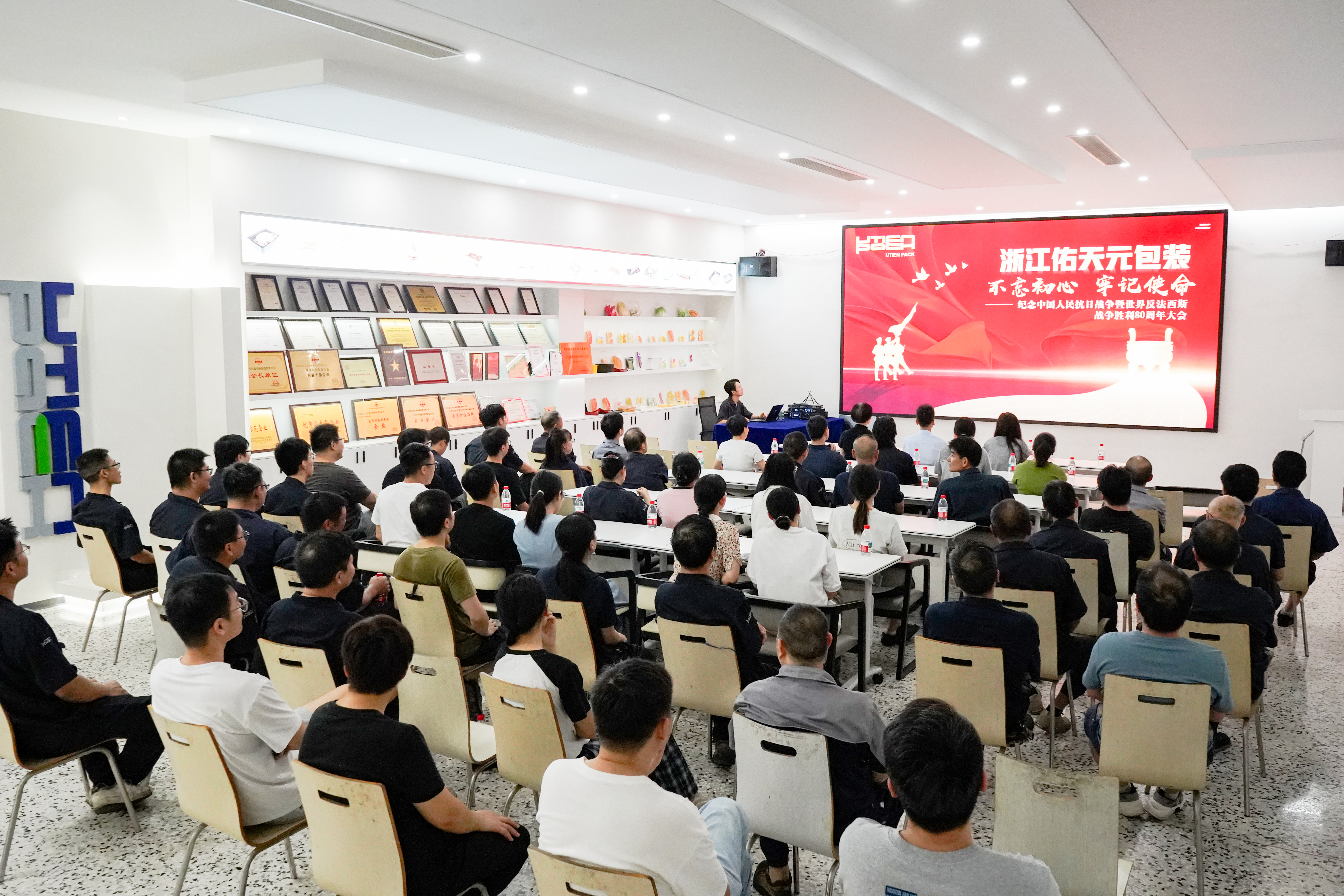 ���۰����黳�������ܽ�����  ���� Lewin������֯ȫ��Ա�������տ��������ı���ʢ��